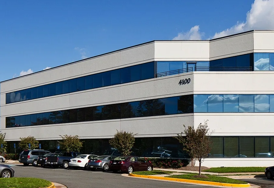 Edificio de la oficina central de Viva Group en 4100 Lafayette Center Dr, Chantilly, Virginia